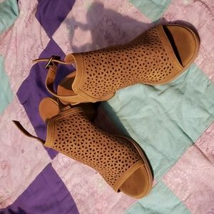 Universal Thread Women's Milliana Heeled Sling Back Cut Out Tan 6